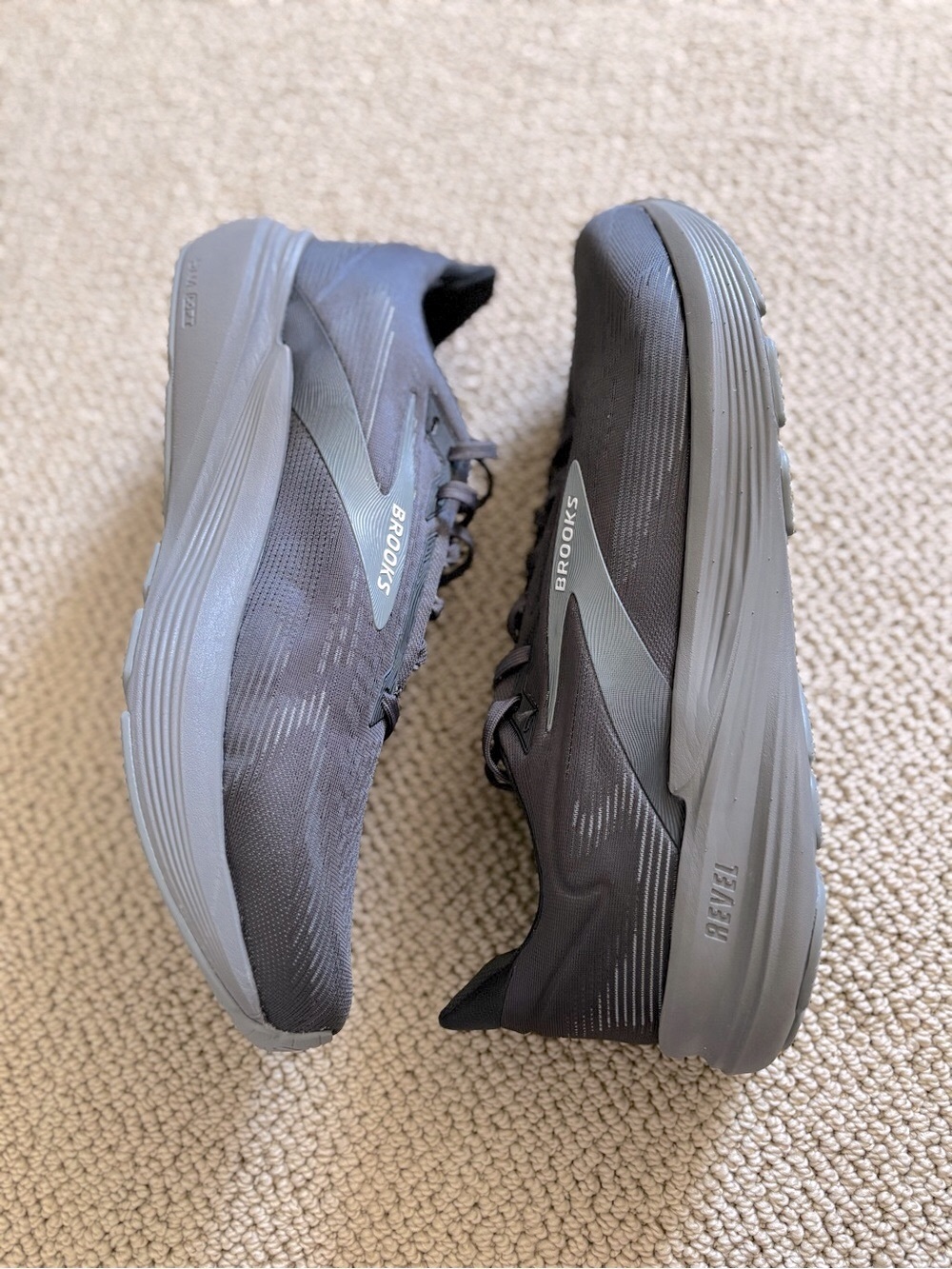 Brooks Revel 8 Walk and Run Sneakers with Gray Logo